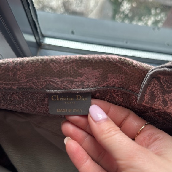 Worn 1 time, comes with receipt. No box - Picture 4 of 6